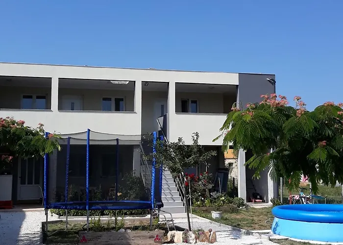 Apartman With A Parking Space Stinjan, - 14106