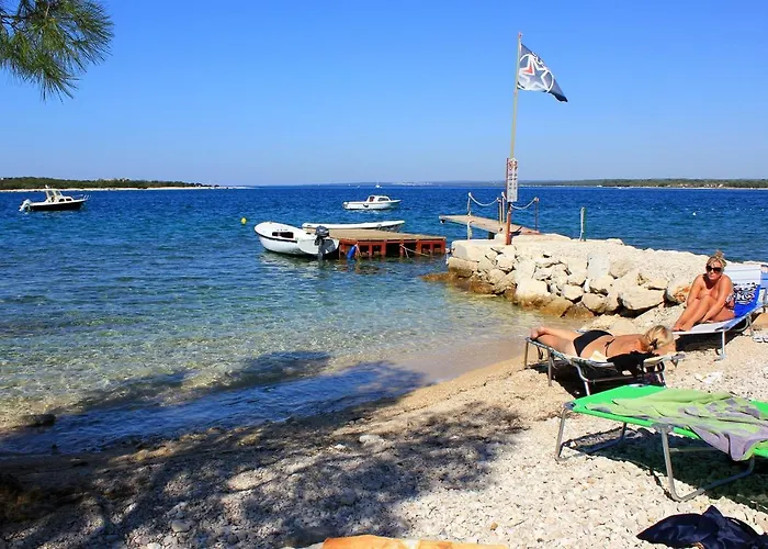 With A Parking Space Stinjan, - 14106 Appartement Pula